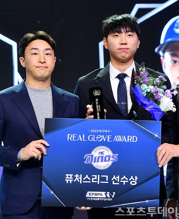 [ST포토] NC 최우재, 2023 퓨처스리그 선수상 : 네이트 스포츠