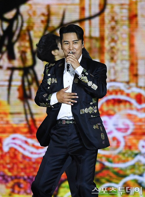 [ST포토] 장민호, '신나는 무대' : 네이트 연예