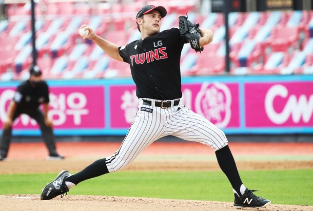 LG 비상 신호, 윌슨 팔꿈치 통증으로 3회 조기 강판 : 네이트 스포츠