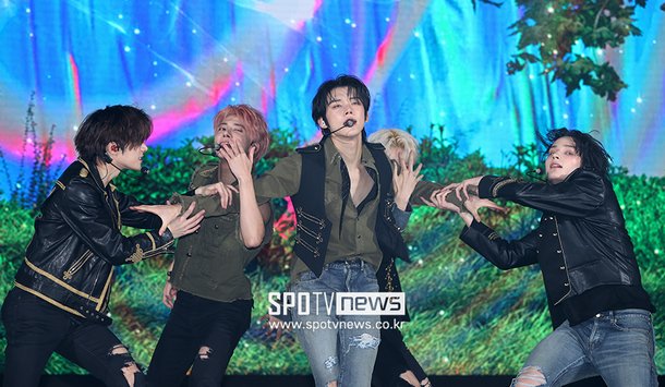 [포토S] TXT, 화려한 퍼포먼스 : 네이트 연예