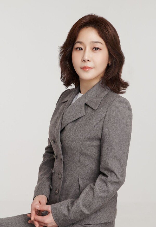 윤지영 아나운서, '신호등 사랑'으로 본격 가수활동 : 네이트 연예