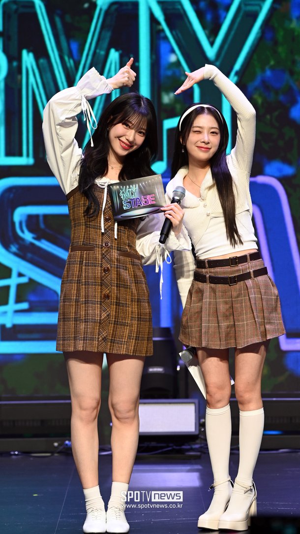 [포토]로켓펀치 수윤-윤경 '마이스테이지, 많이 사랑해주세요' : 네이트 뉴스
