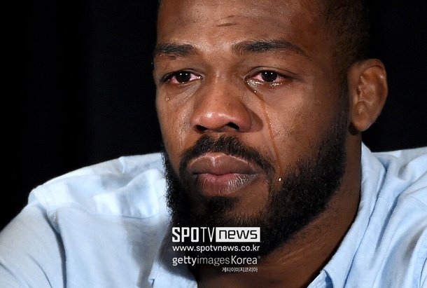 "MMA 역사상 가장 큰 반칙"…존 존스 '12-6 엘보 사건' 1위 선정→UFC 미들급 챔피언도 "끔찍했다" 경악 : 네이트 스포츠