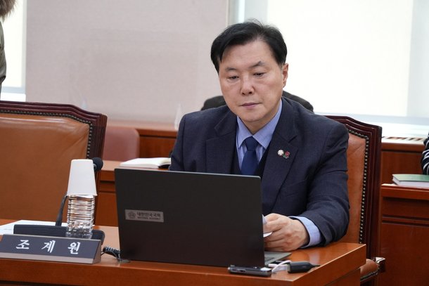 국회 문체위 회의에 참석한 조계원 의원 관련 사진