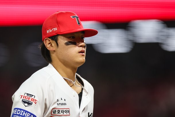 KIA 타이거즈 김도영의 2026시즌 타석 집중 모습과 얼굴 클로즈업