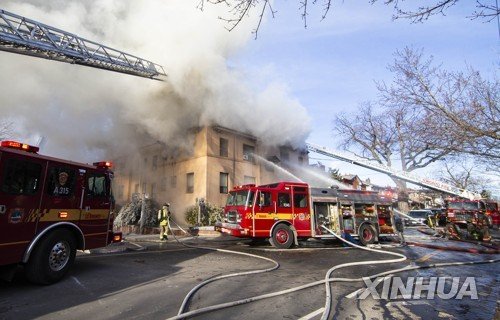 CANADA-TORONTO-APARTMENT BUILDING-FIRE : 네이트 뉴스
