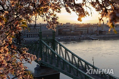 HUNGARY-BUDAPEST-SPRING-VIEW : 네이트 뉴스