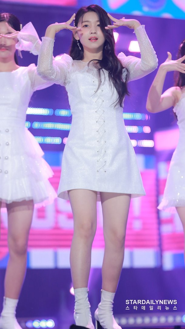 [S포토] 버스터즈 지은, '빛나는 눈' (쇼챔피언) | 네이트 연예