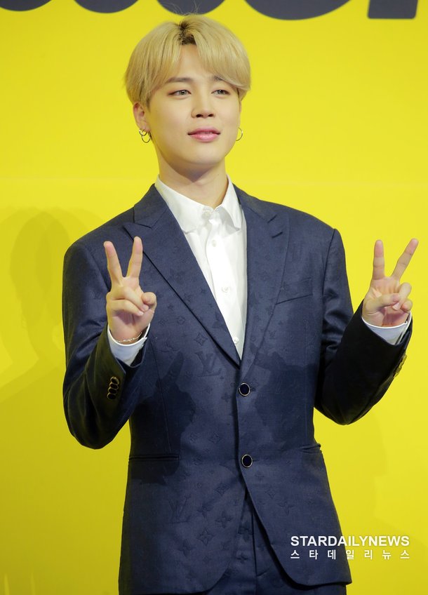 [S포토] 방탄소년단(BTS) 지민, '사진 찍을 때는 브이' : 네이트 연예
