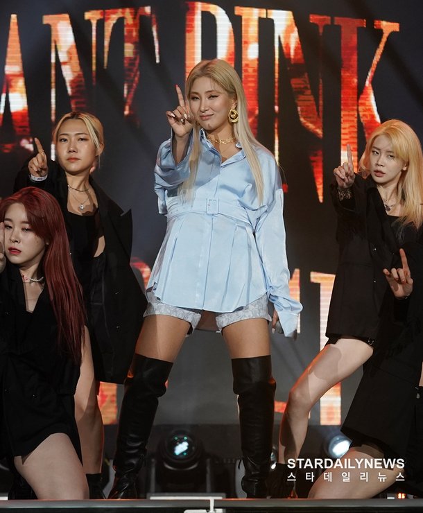 [S포토] 자이언트핑크, '음 눠눠' (2021 다시 함께 K-POP 콘서트) : 네이트 연예