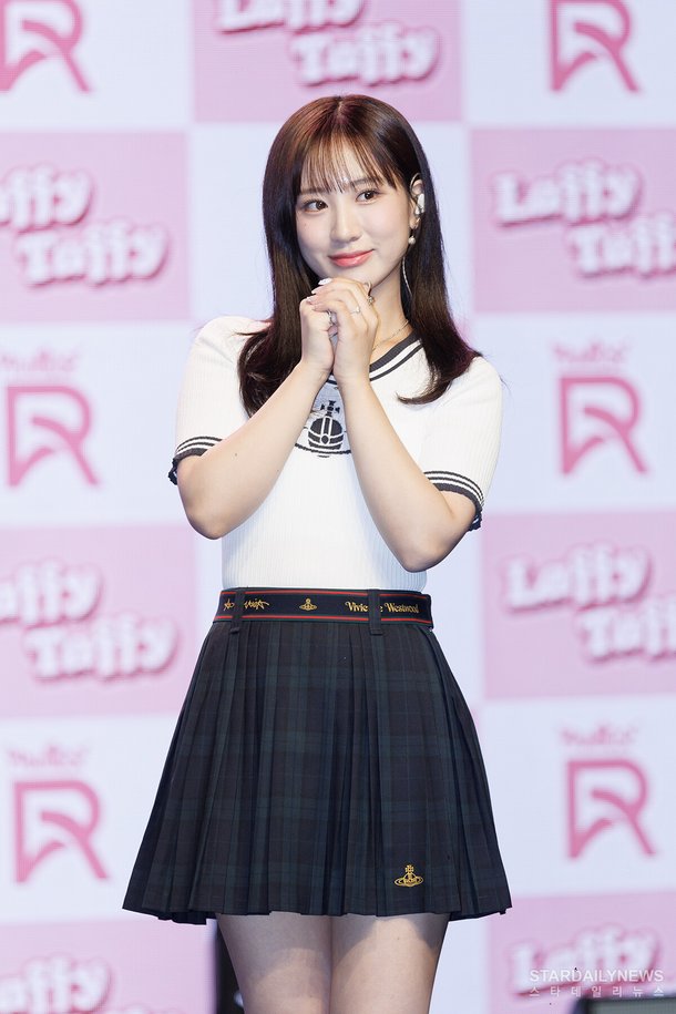 [S포토] 프림로즈 하윤, '설레는 요정 눈빛~' (쇼케이스) : 네이트 연예