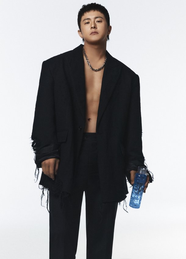 검은 재킷을 걸친 기안84 다이어트 화보