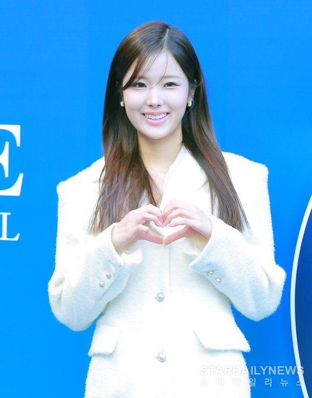 [S포토] 정연우, '사랑을 담아 연우~' (2026 F/W 서울패션위크) : 네이트 연예