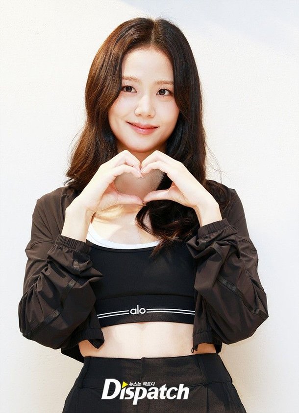 [현장포토] "시선강탈, 피지컬"…지수, 치명적 복근 : 네이트 연예