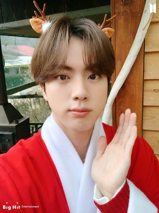 방탄소년단 진, 루돌프 변신…