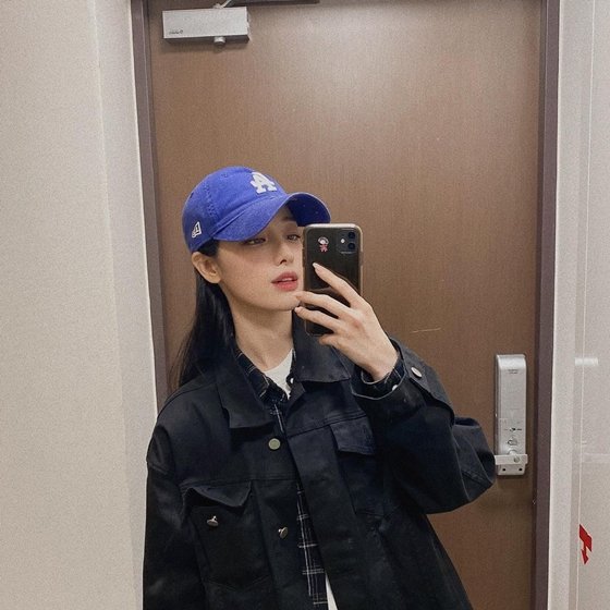 유깻잎, 배고파도 '여신 미모'…완벽한 'V라인'[스타IN★] : 네이트 연예