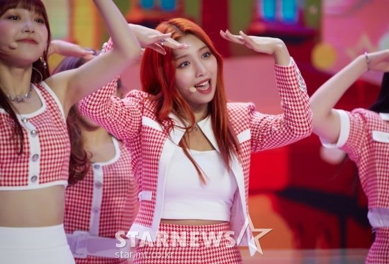 라잇썸 초원 '표정은 깜찍하게'[★포토] : 네이트 뉴스