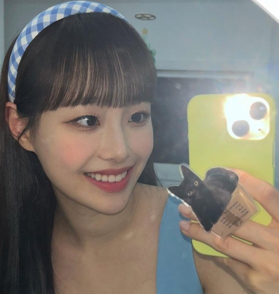 츄, 미소가 한도초과네…소속사 갈등에도 여전히 '맑음' | 네이트 연예