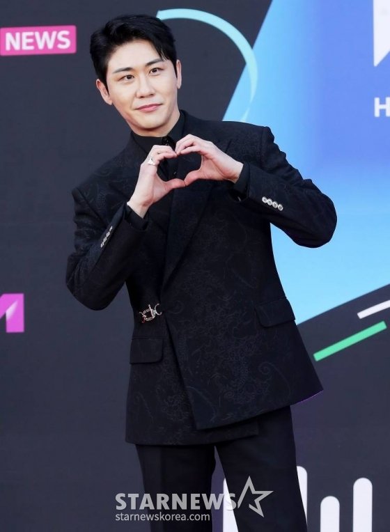 영탁, 감성 자극 따뜻한 매력의 스타 1위 : 네이트 연예