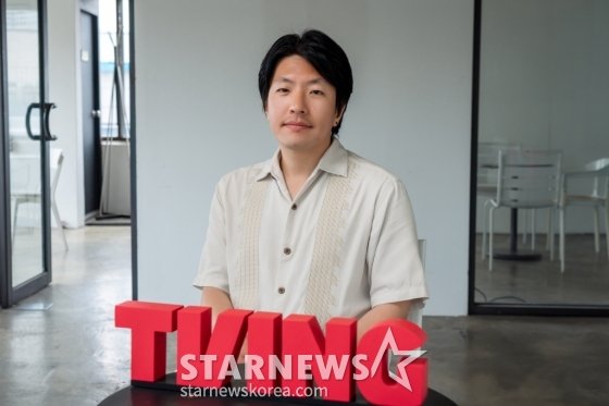 포즈 취하는 '몸값' 전우성 감독[★포토] : 네이트 뉴스