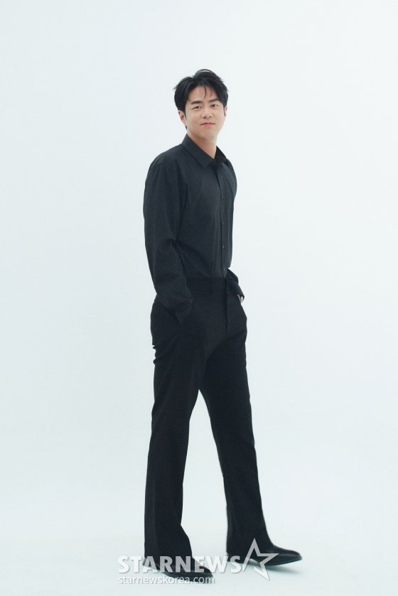 전석호 '블랙을 깔끔하게'[★포토] : 네이트 뉴스