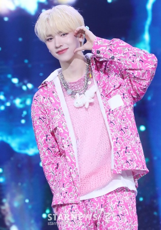 엔싸인 한준 '사랑스러운 하트'[★포토] : 네이트 연예