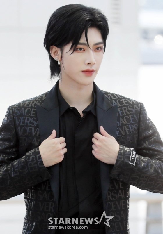 제로베이스원 리키 '멋짐 풀장착'[★포토] : 네이트 연예