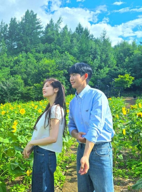 '엄친아' 정해인·정소민, 열애설 날 만 하네…러블리한 케미 : 네이트 연예