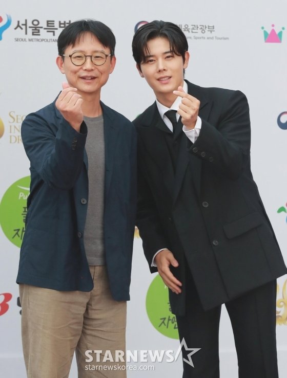 전우성 감독-김동준 '포즈는 깜찍하게'[★포토] : 네이트 연예