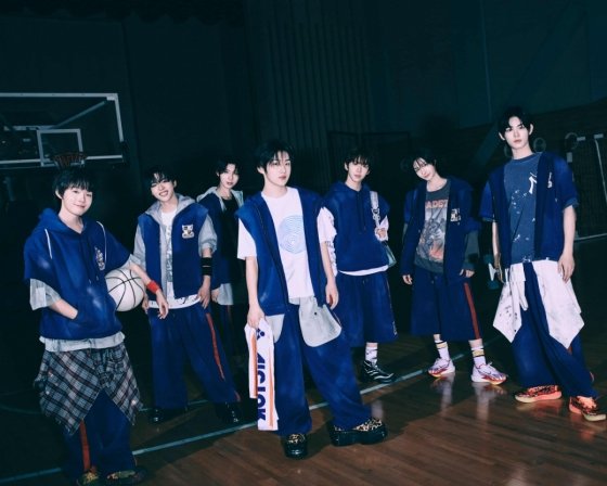 JYP 킥플립, 짜릿한 전율 안기는 에너지…'일렉트리시티' 활동 돌입 : 네이트 연예