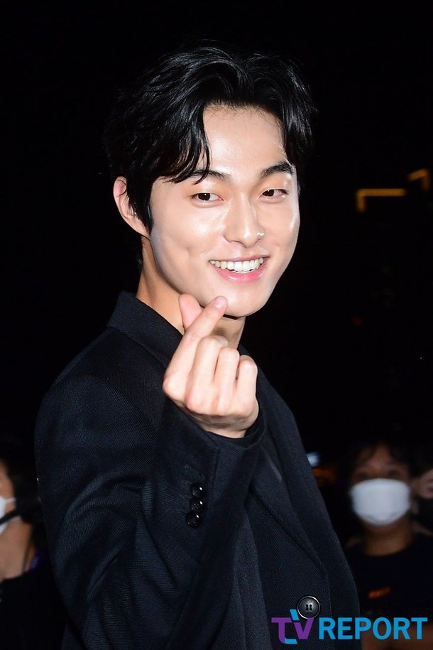 [T포토] 윤찬영 '매력에 홀릭' : 네이트 연예