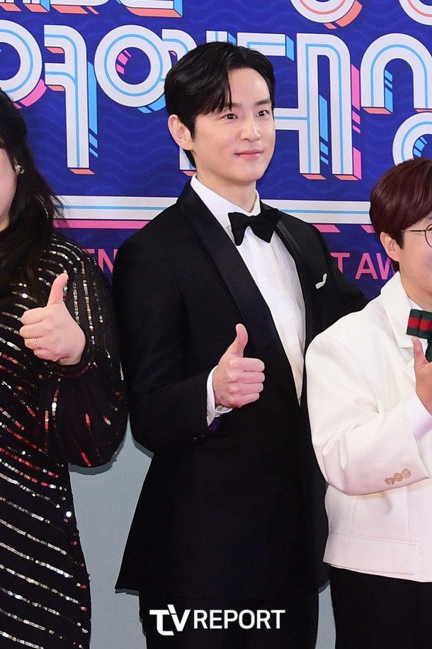 [T포토] 권율 '전참시팀으로 왔어요' : 네이트 연예