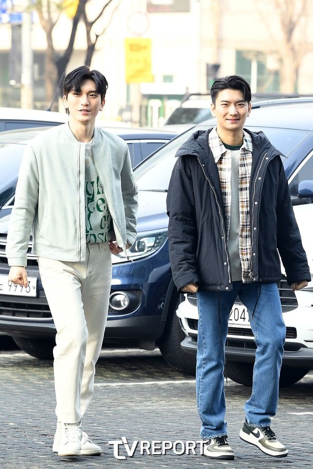 [T포토] 남형근-켄지 '설레는 출근길' : 네이트 연예