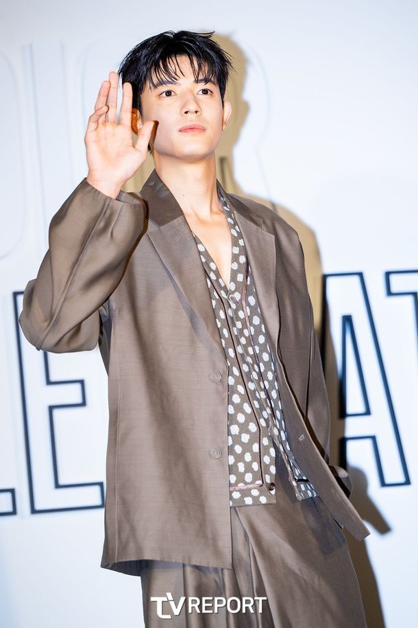 [T포토] 로몬 '불금보다 핫한 미모' : 네이트 연예