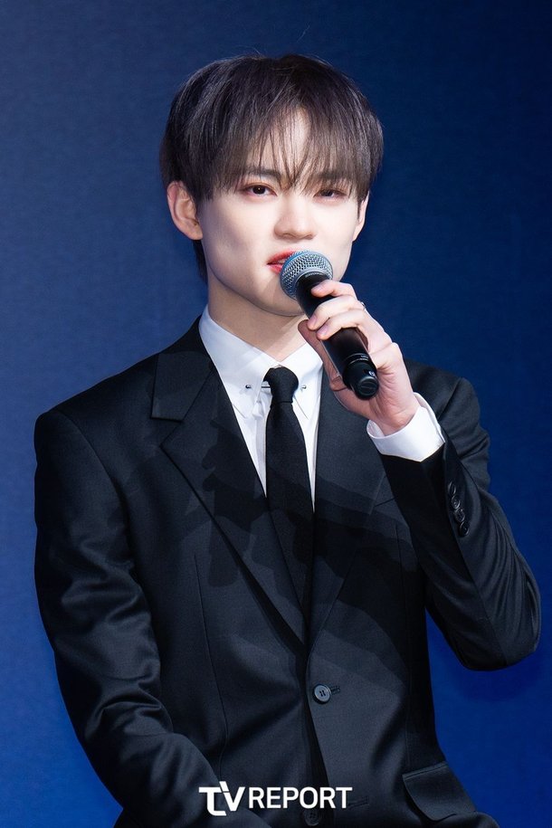 [T포토] 천러 '귀공자 비주얼' : 네이트 연예