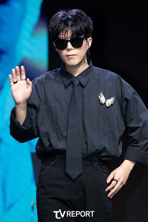 [T포토] 케이브 현 '선글라스로 완성' : 네이트 연예