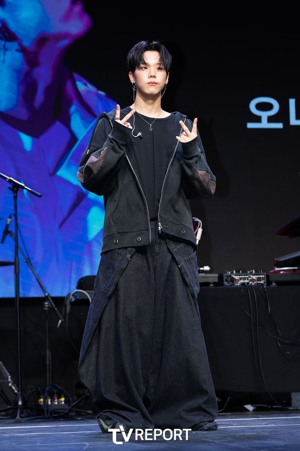 [T포토] 케이브 오너 '이 느낌, 저장각' : 네이트 연예