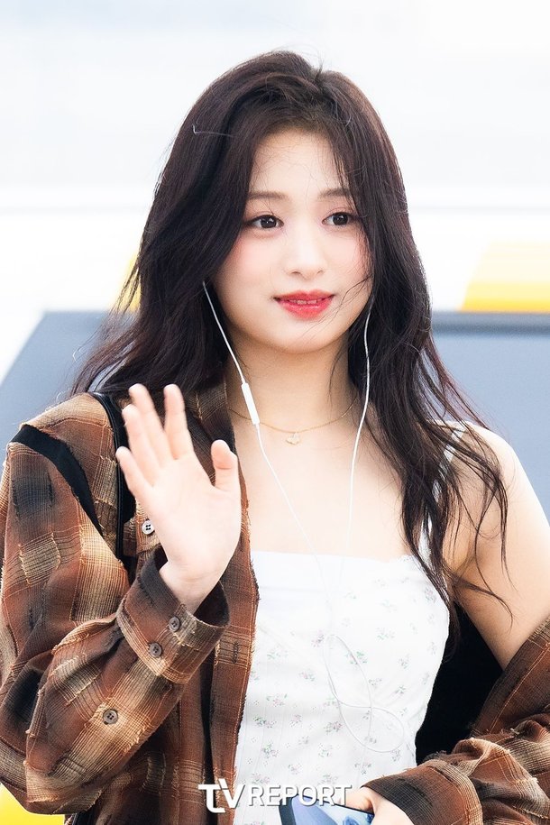 [T포토] 베이비몬스터 아현 '이 비주얼, 저장각' | 아이돌24시 : 네이트 연예