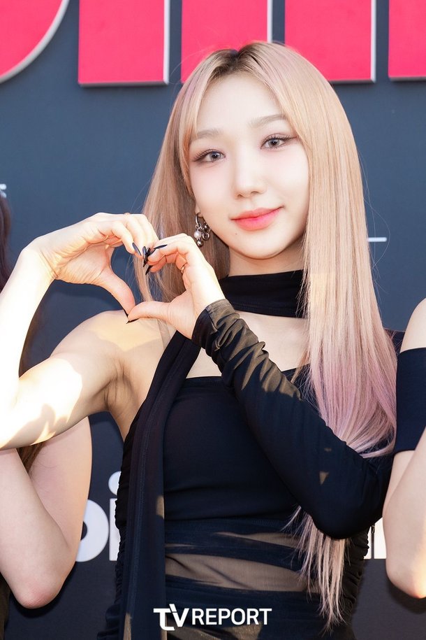 [T포토] 배드빌런 엠마 '사랑을 드려요' : 네이트 연예