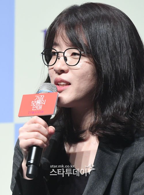 [포토]김한결 감독, 가장 보통의 연애 메가폰 : 네이트 연예