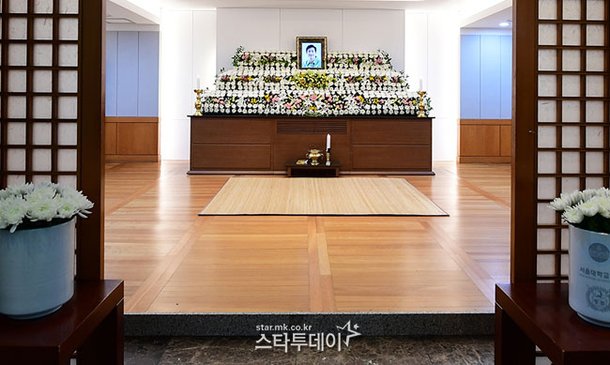 [포토]조용한 故 이선균 빈소 : 네이트 연예