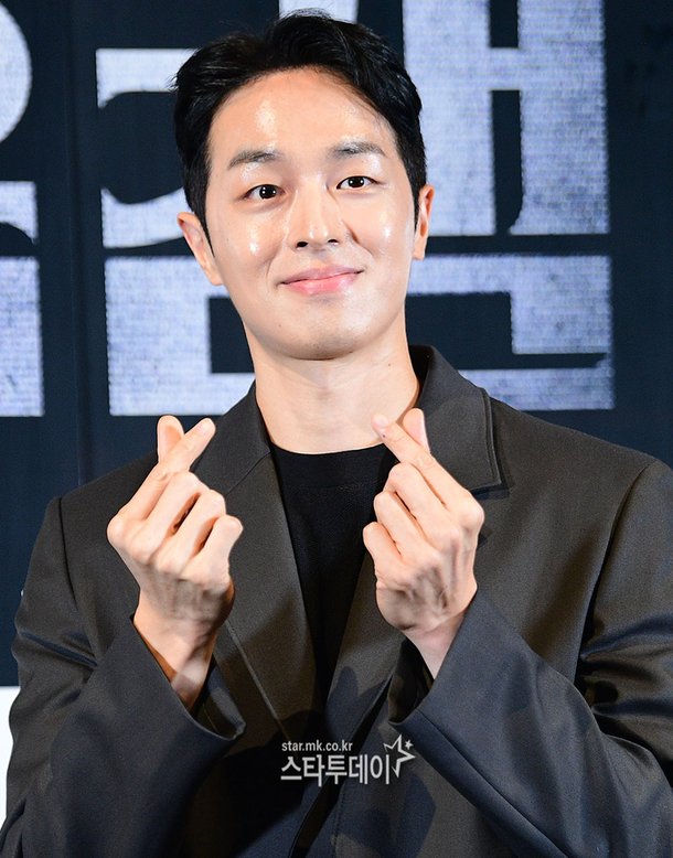 [포토]권혁, 홈캠 사랑해주세요 : 네이트 연예