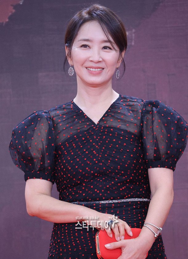 [포토]윤유선, 차분한 미소 : 네이트 연예