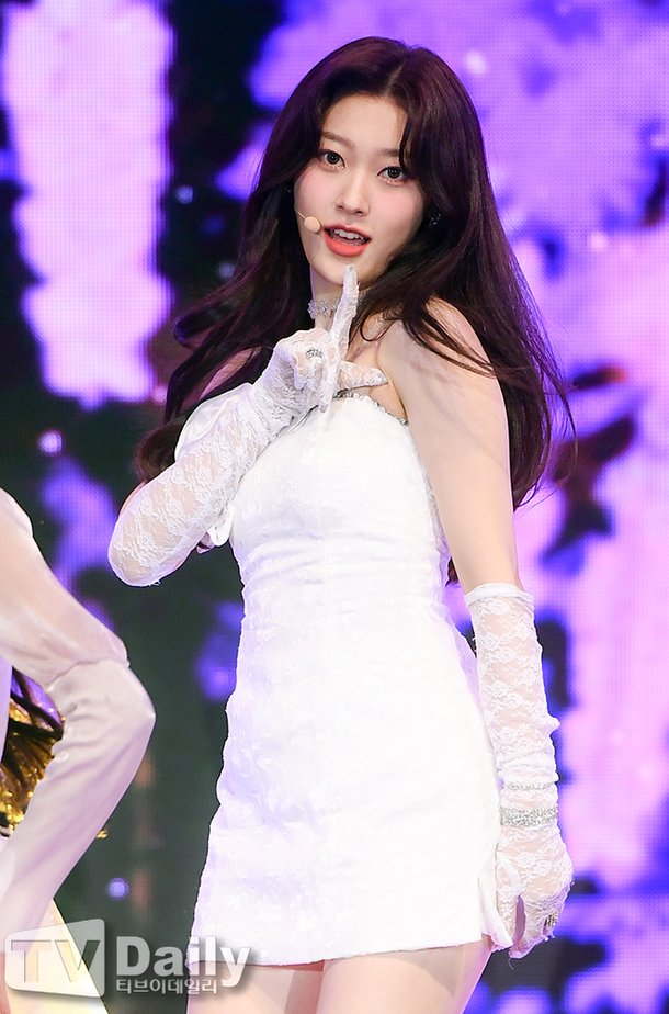 [TD포토] 이달의소녀 최리 '쉿~' : 네이트 뉴스
