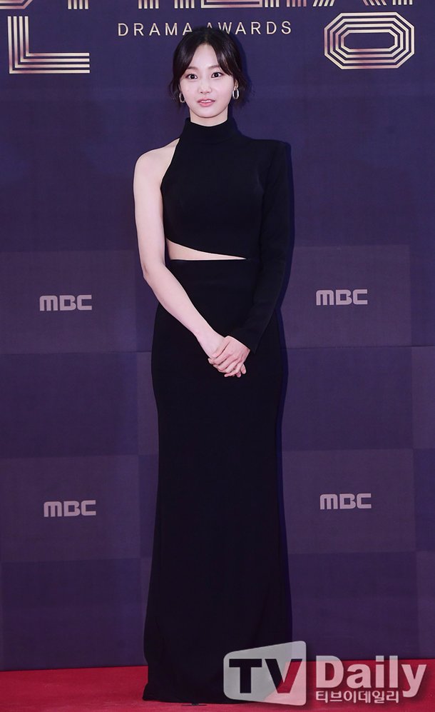 [TD포토+] 연우 '매혹적인 블랙 드레스' : 네이트 뉴스