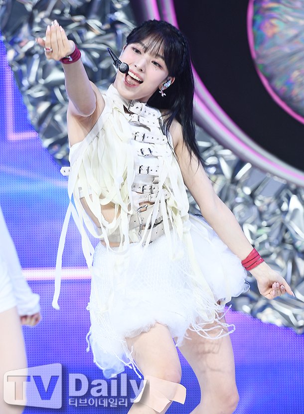 [TD포토] 지니 '행복한 솔로 데뷔 무대' : 네이트 연예