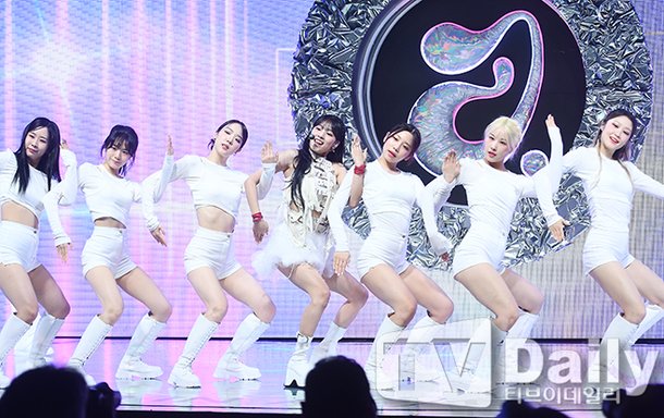 [TD포토] 지니 '화려한 데뷔 무대' : 네이트 연예