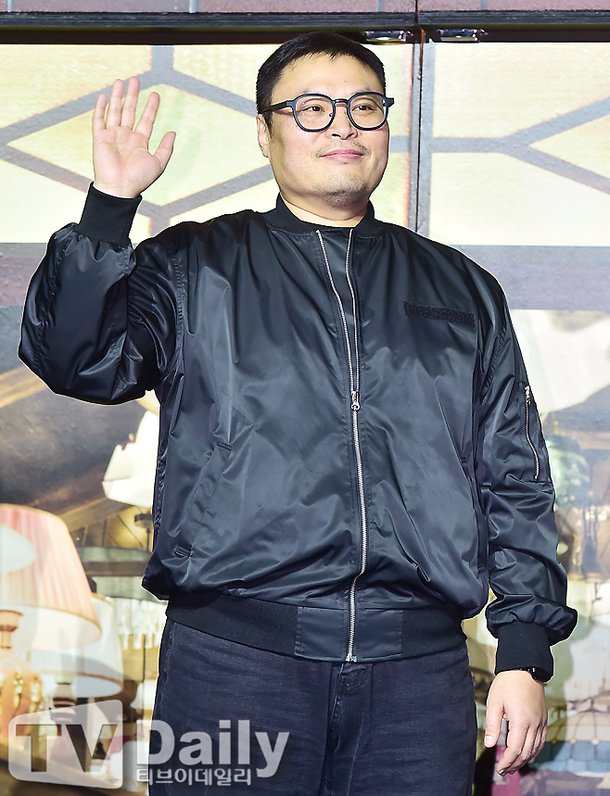 [TD포토] 강풀 작가 '무빙 성공 이어 간다! 조명가게 작가' : 네이트 연예
