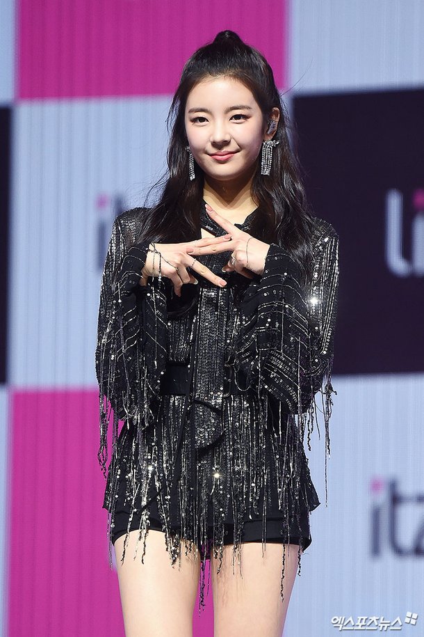 ITZY 리아 '미모가 블링블링'[엑's HD포토] : 네이트 연예