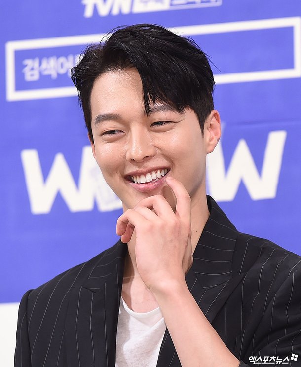 장기용 '쑥스러운 미소'[엑's HD포토] : 네이트 연예